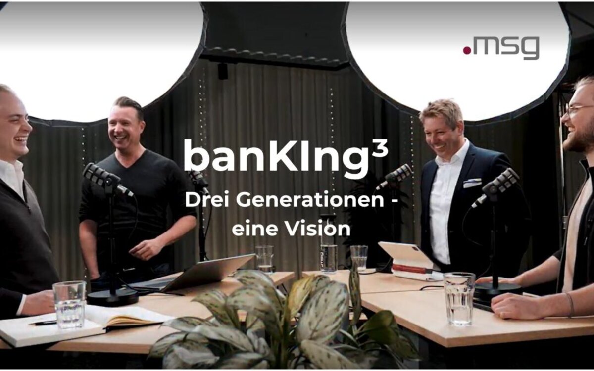 banKIng³ – Vier Hosts am Studiotisch